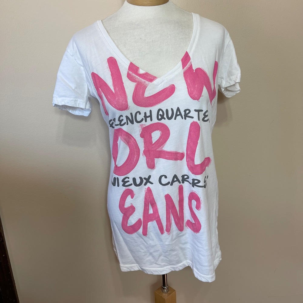 TechStyles New Orleans French Quarter V-Neck Graphic Tee White Pink XL